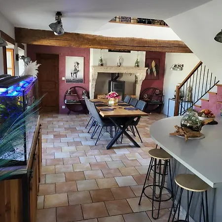 Au Cœur Des Vignes Avec Piscine Et