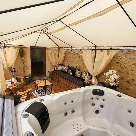 Hébergement de vacances Au Cœur Des Vignes Avec Piscine Et *