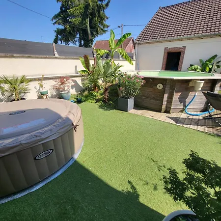 Prázdninový dům Au Coeur Des Vignes Avec Piscine Et Saudoy